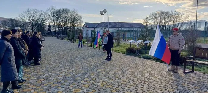 1000613403